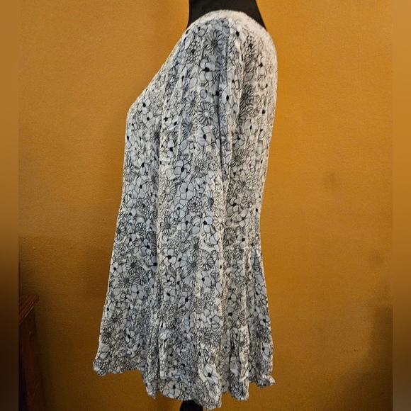 Jane and Delancey Black and White Bell Sleeve Blouse - Picture 2 of 7